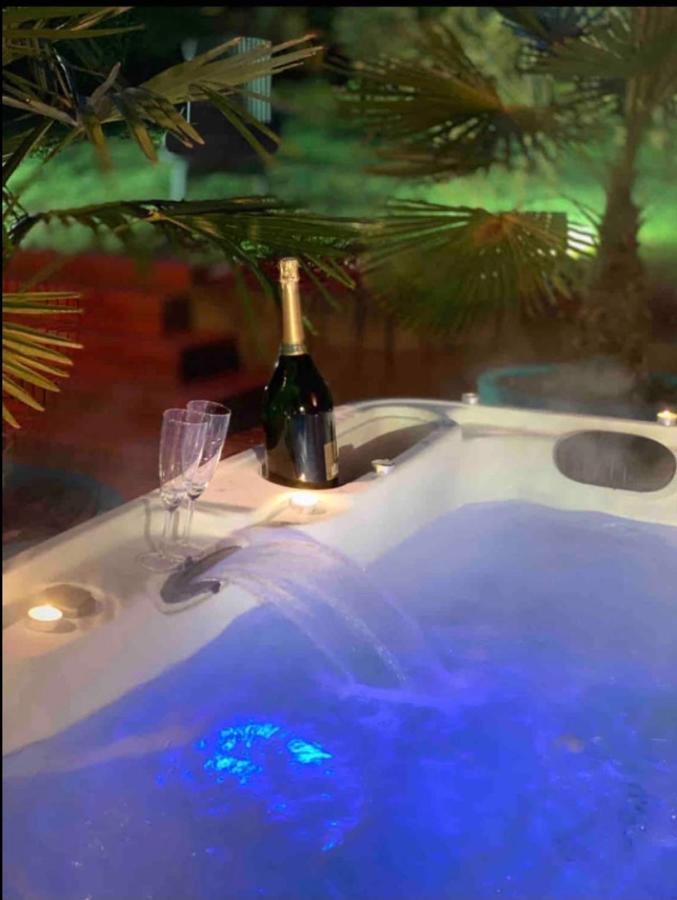 Апартаменти Le Jacuzzi De Marie Туркуен Екстер'єр фото